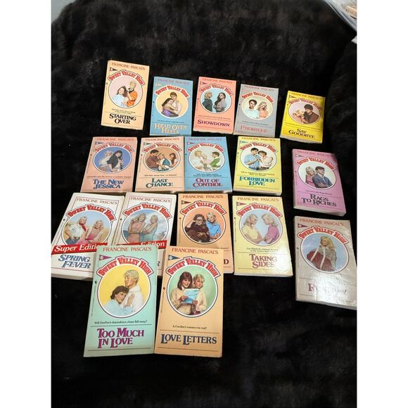 Sweet Valley High Vintage Paperback Books Lot of 34 1980's Jessica Elizabeth - Picture 2 of 8